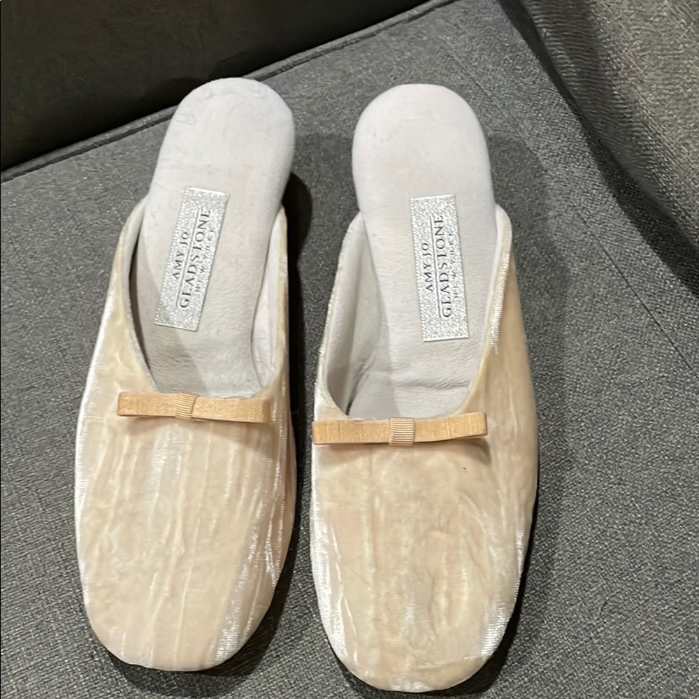 Amy Jo Gladstone VINTAGE Velour Peach Cream Slippers med